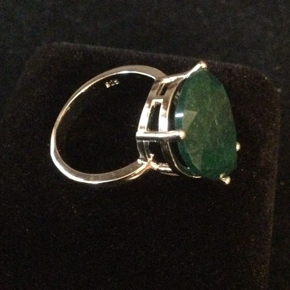 Exquisite Genuine Emerald Ring - Picture 7 of 11